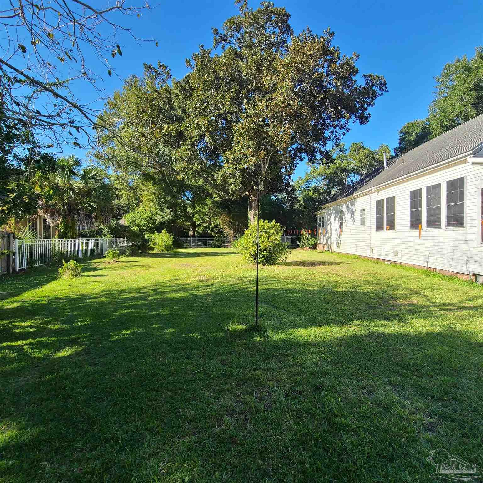 a view of a house with a backyard