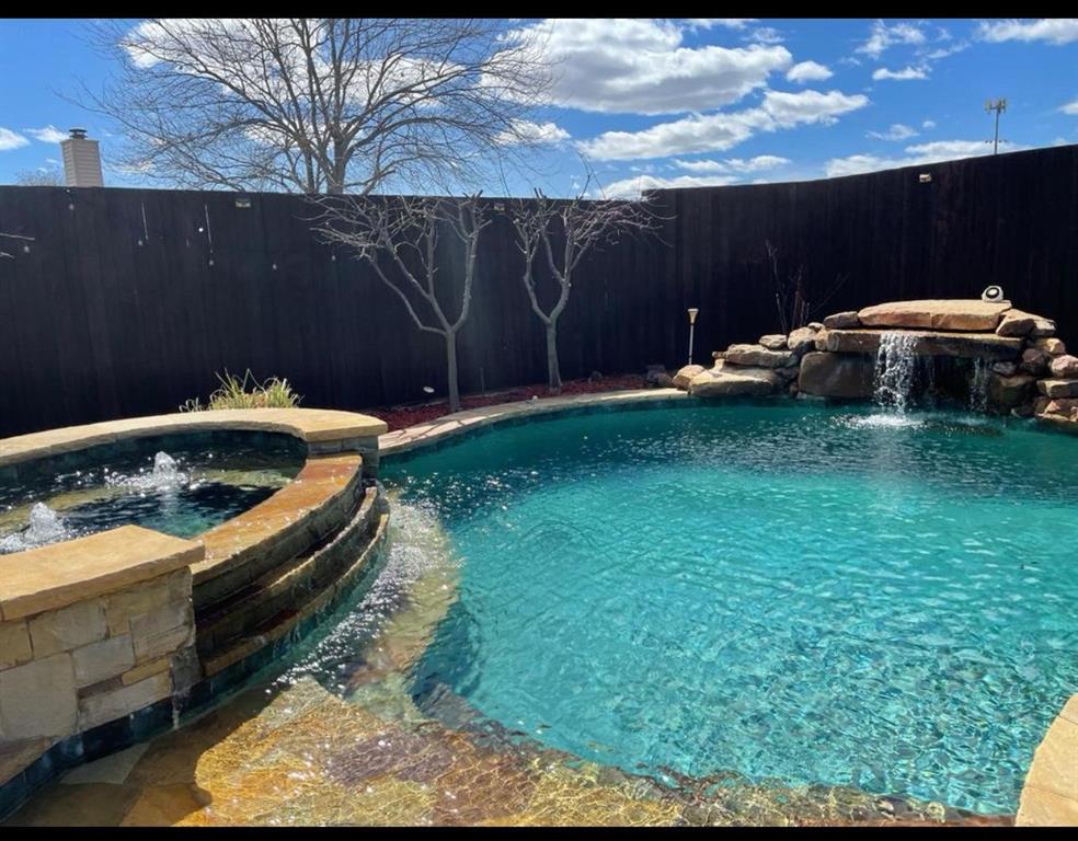 a bath tub sitting in middle of a yard