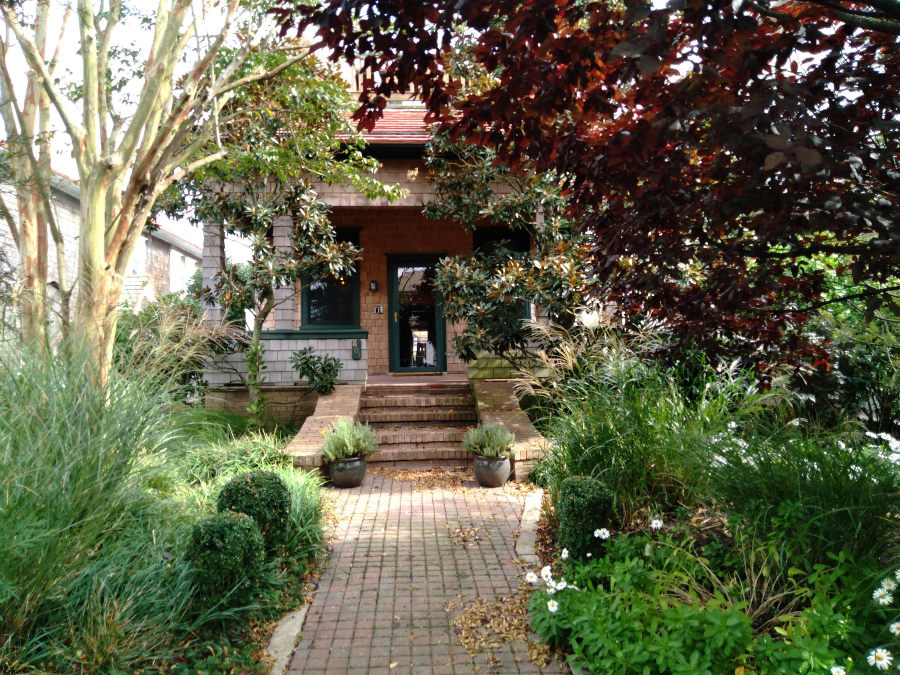 a view of a entrance of the house