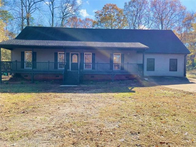 $2,450 | 425 Forest Road