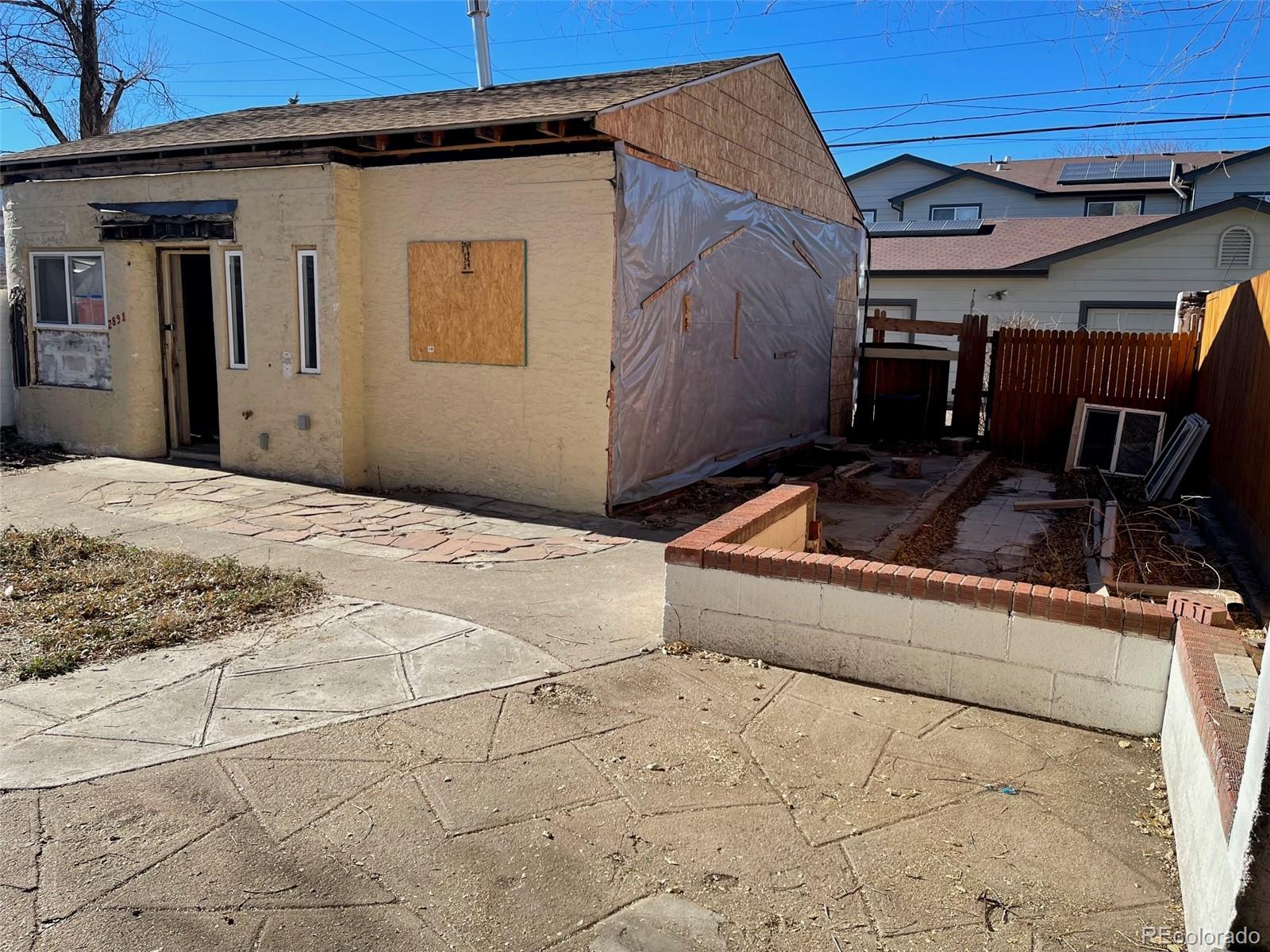 a house view with a backyard space