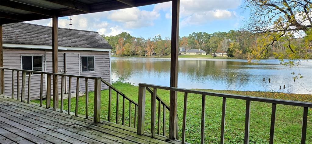 Nice and quiet back porch on the lake