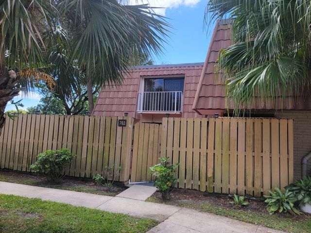 $255,000 | 702 Mill Valley Place | The Villages of Palm Beach Lakes