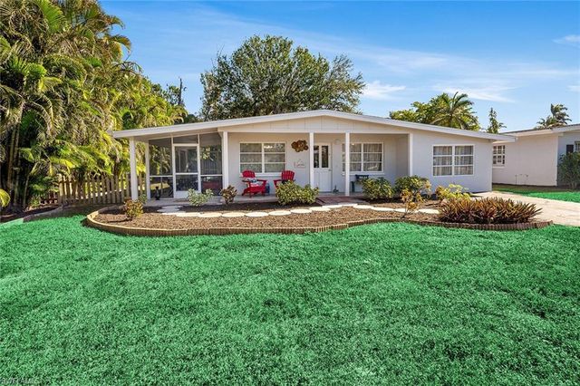 $670,000 | 3760 12th Street North | Central Naples