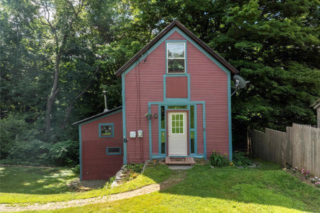 $374,500 | 18-20 Bellows Falls Road | Putney Center