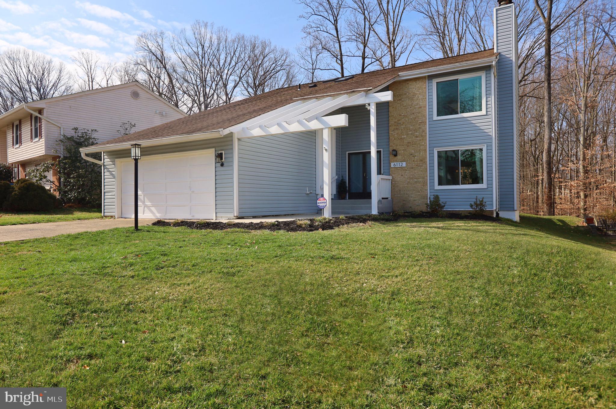 a view of a yard in front of a house