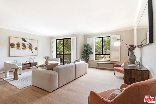 $1,099,000 | 1315 South Roxbury Drive, Unit 101 | Beverlywood