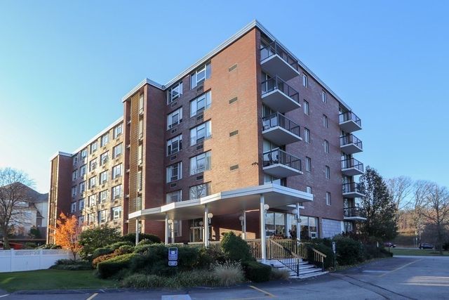 $617,500 | 20 Hammond Pond Parkway, Unit 12 | Chestnut Hill