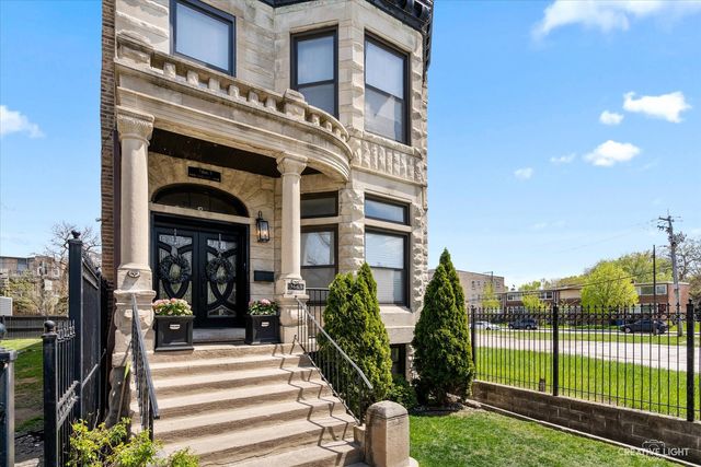 $1,098,000 | 3663 South Michigan Avenue | Bronzeville