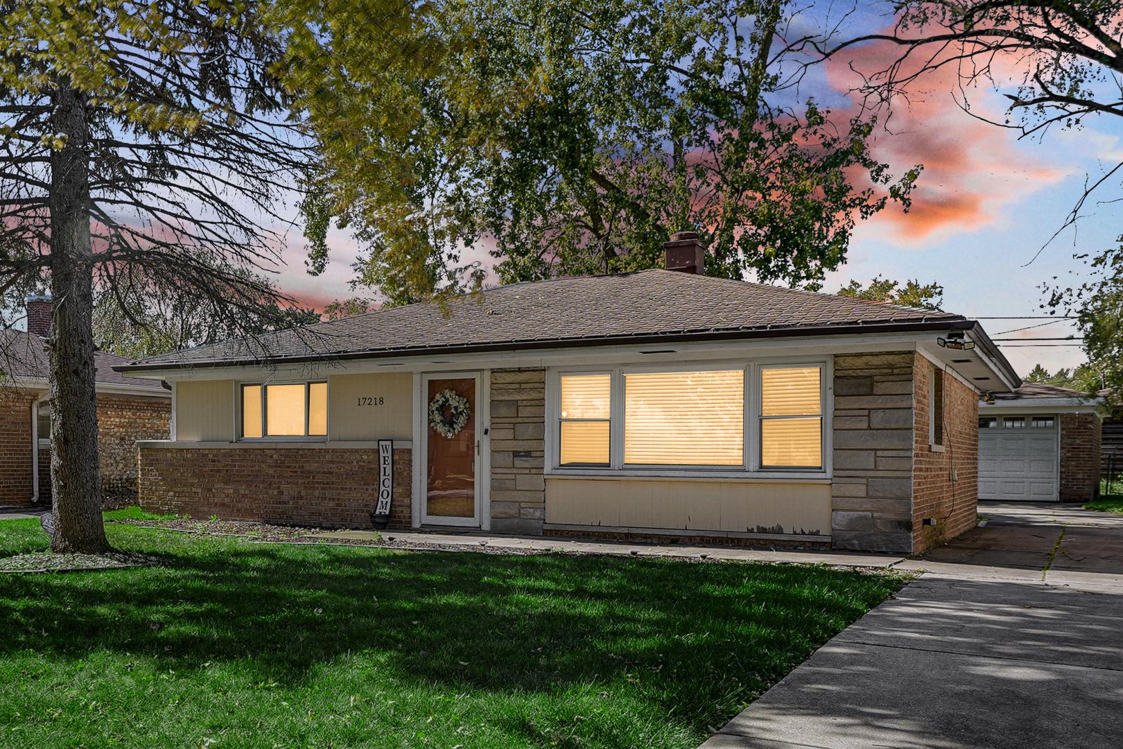 a view of a house with a yard