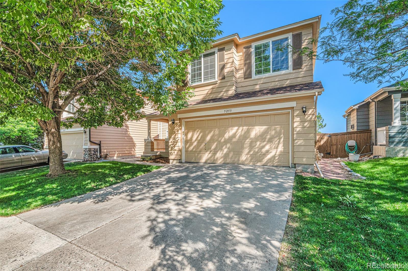 a view of a house with a yard