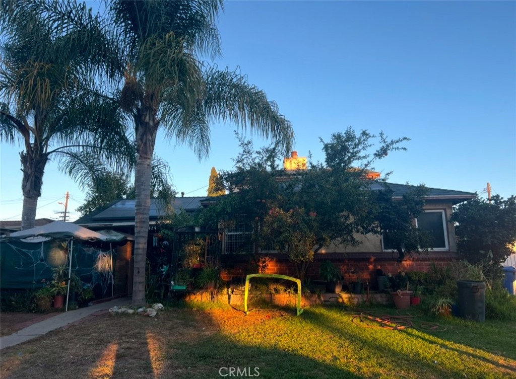 a view of a house with swimming pool