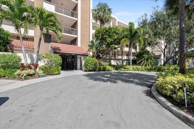 $310,000 | 955 Egret Circle, Unit 207 | Lavers