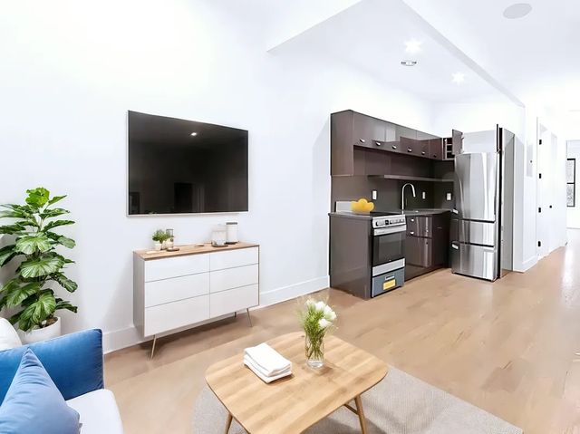 $4,800 | 104 Graham Avenue, Unit 3N | Williamsburg