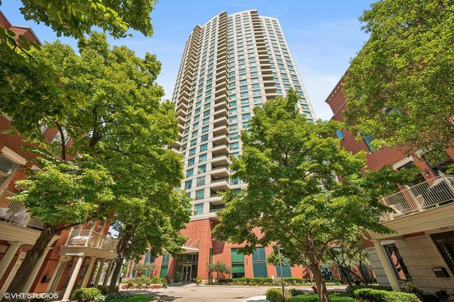 $575,000 | 501 North Clinton Street, Unit 604 | Kinzie Park Tower