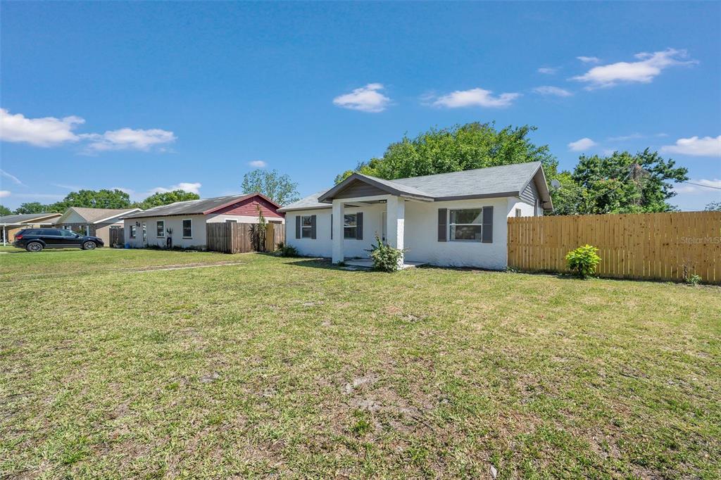 a view of a house with a yard