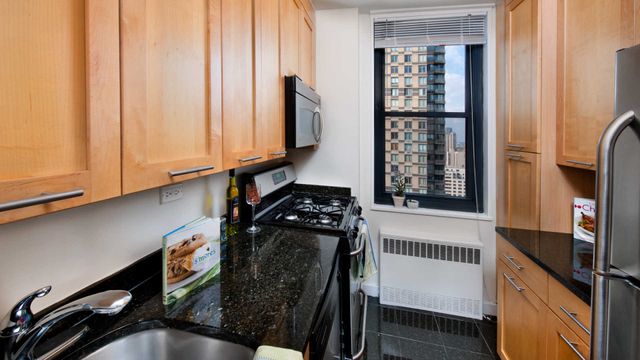 $4,833 | 303 East 83rd Street, Unit 30C | Upper East Side