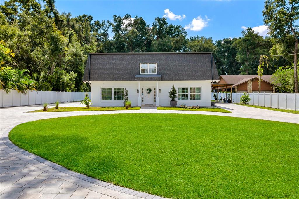 a view of house with a big yard