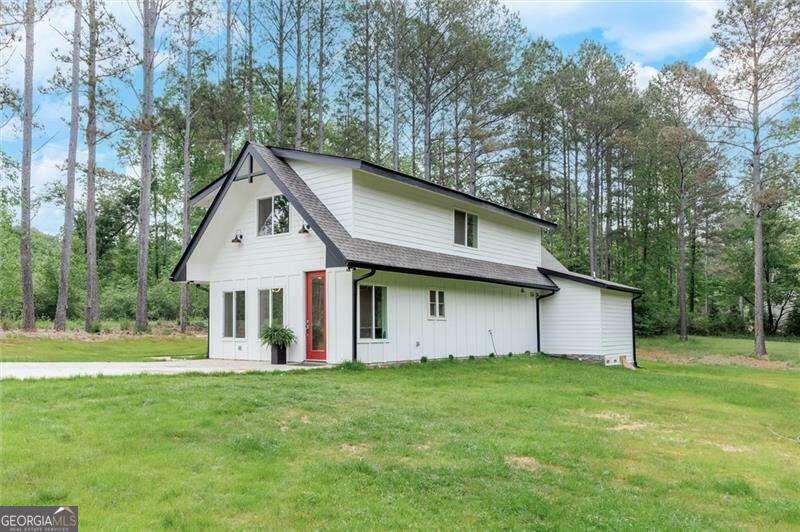 a view of an house with backyard space and garden