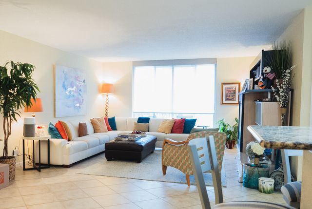 $395,000 | 1000 Spanish River Road, Unit 4L | Deerfield Beach Island