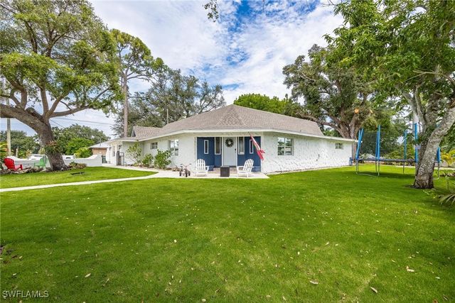 $459,000 | 3923 Marvaez Street | Palm Lee Park