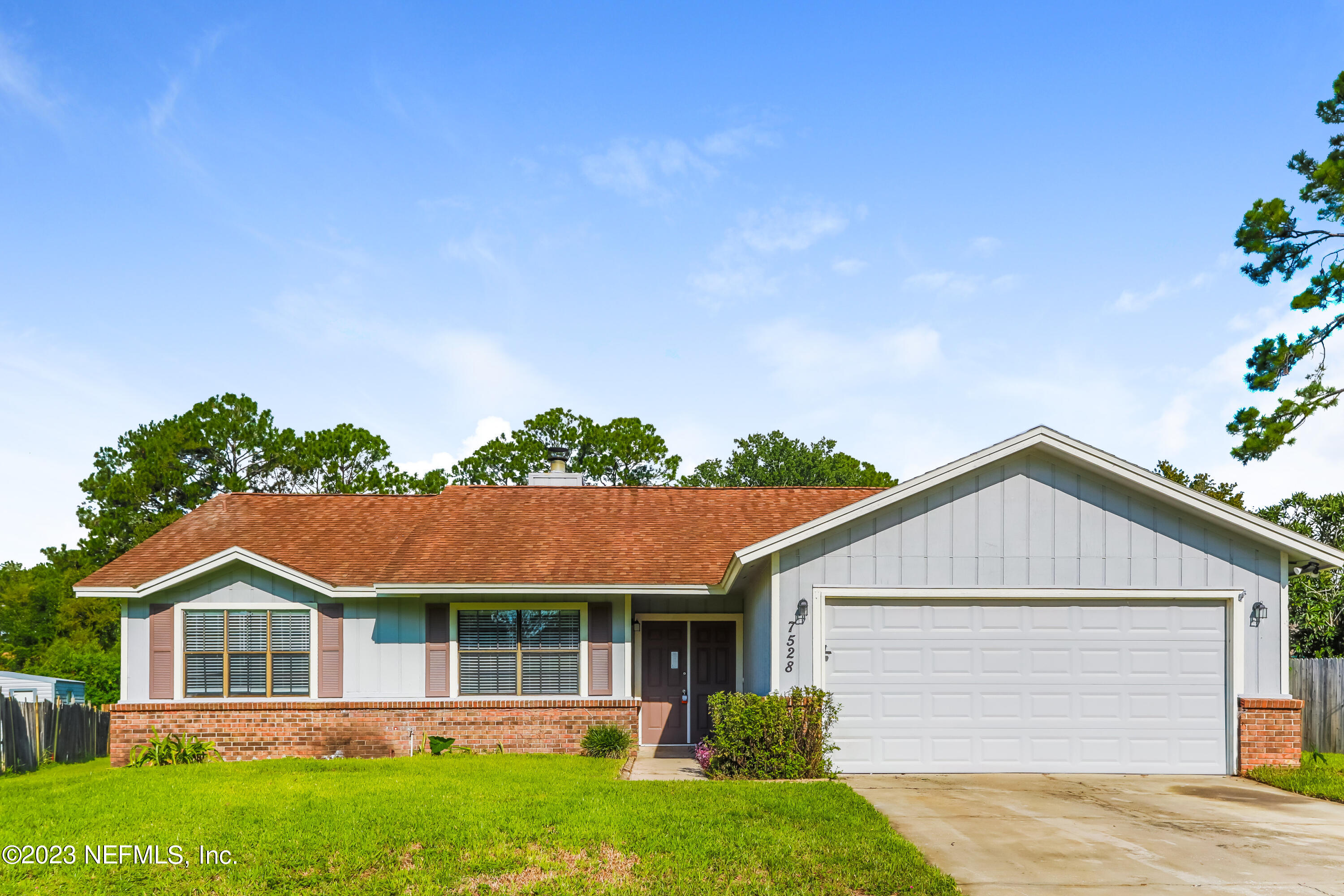 a view of a yard in front of a house