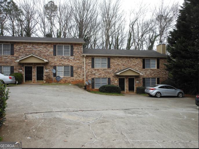 a view of a car park in front of house