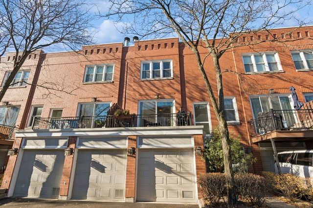 $540,000 | 2801 North Wolcott Avenue, Unit O | Hamlin Park