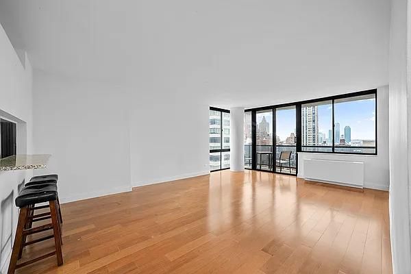 $4,500 | 255 East 49th Street, Unit 20B | Midtown East