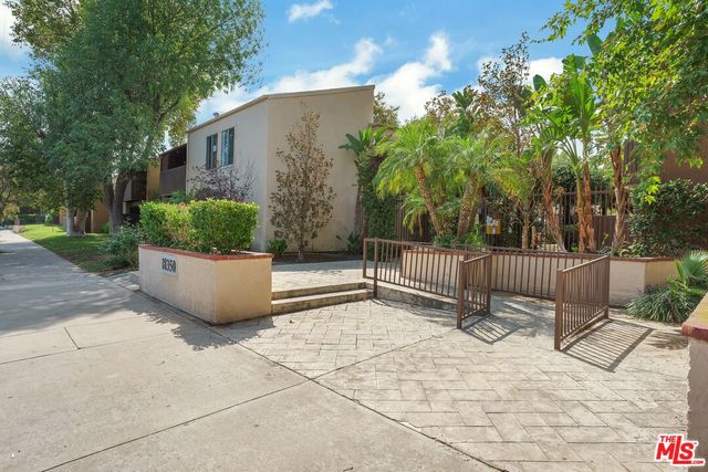 $400,000 | 18350 Hatteras Street, Unit 218 | Tarzana