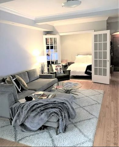 $3,500 | 333 West 56th Street, Unit 6H | Hell's Kitchen