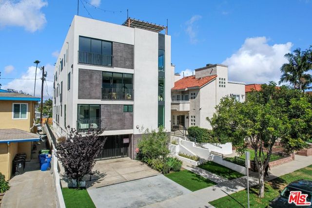 $1,575,000 | 2432 Penmar Avenue, Unit 202 | Venice