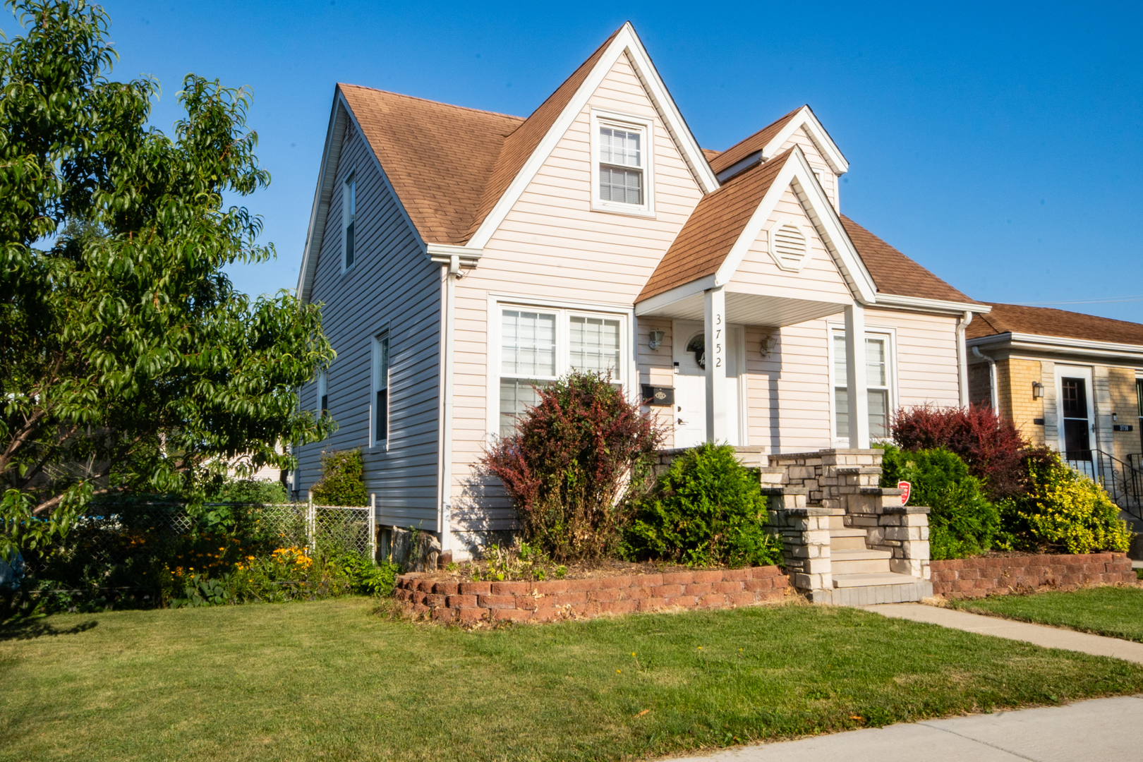 a view of front a house with a yard