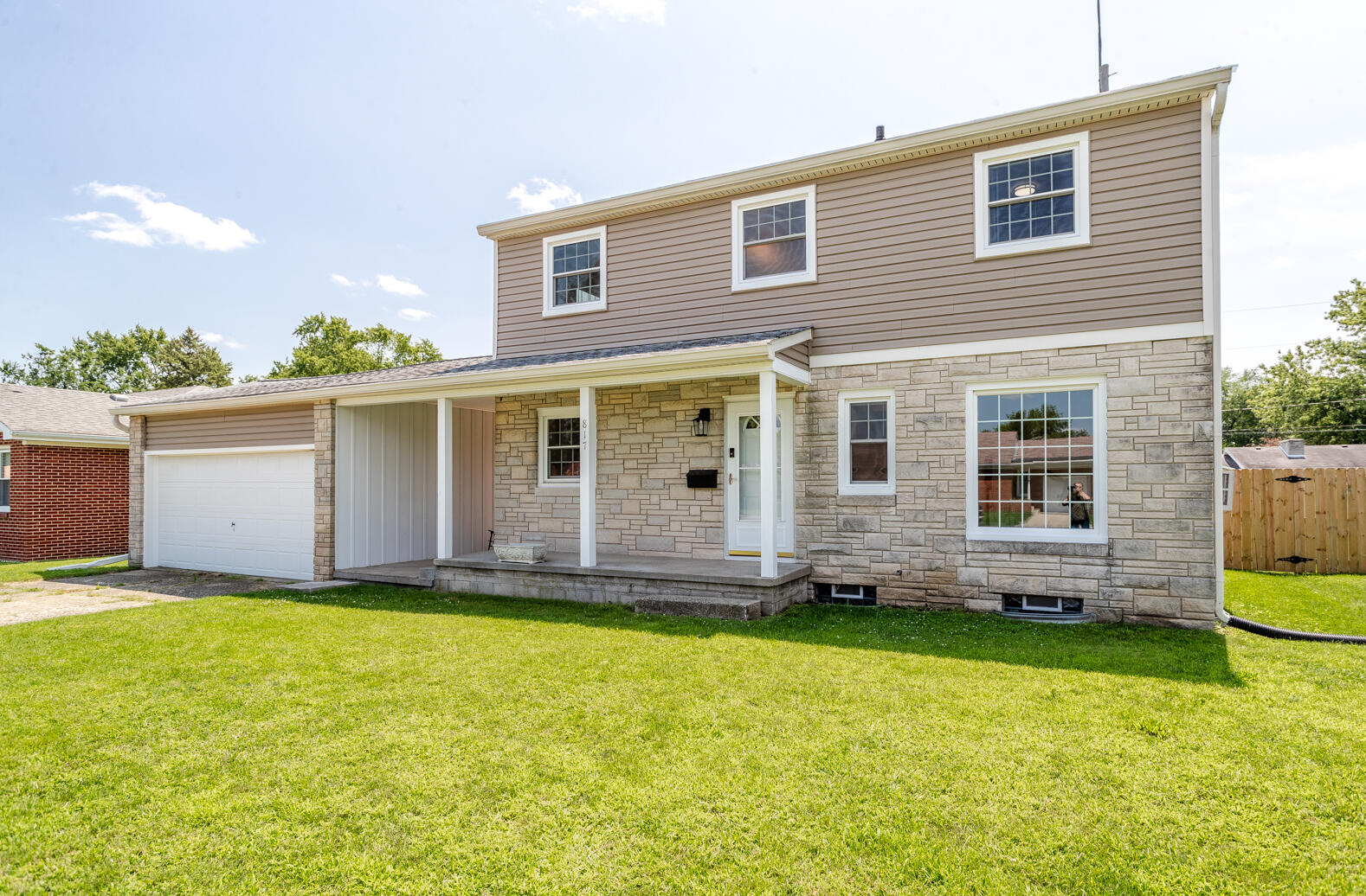 a view of a house with a yard