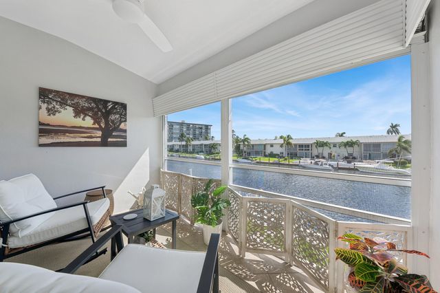 $388,000 | 708 Southeast 7th Avenue, Unit 11 | Cypress Lakes