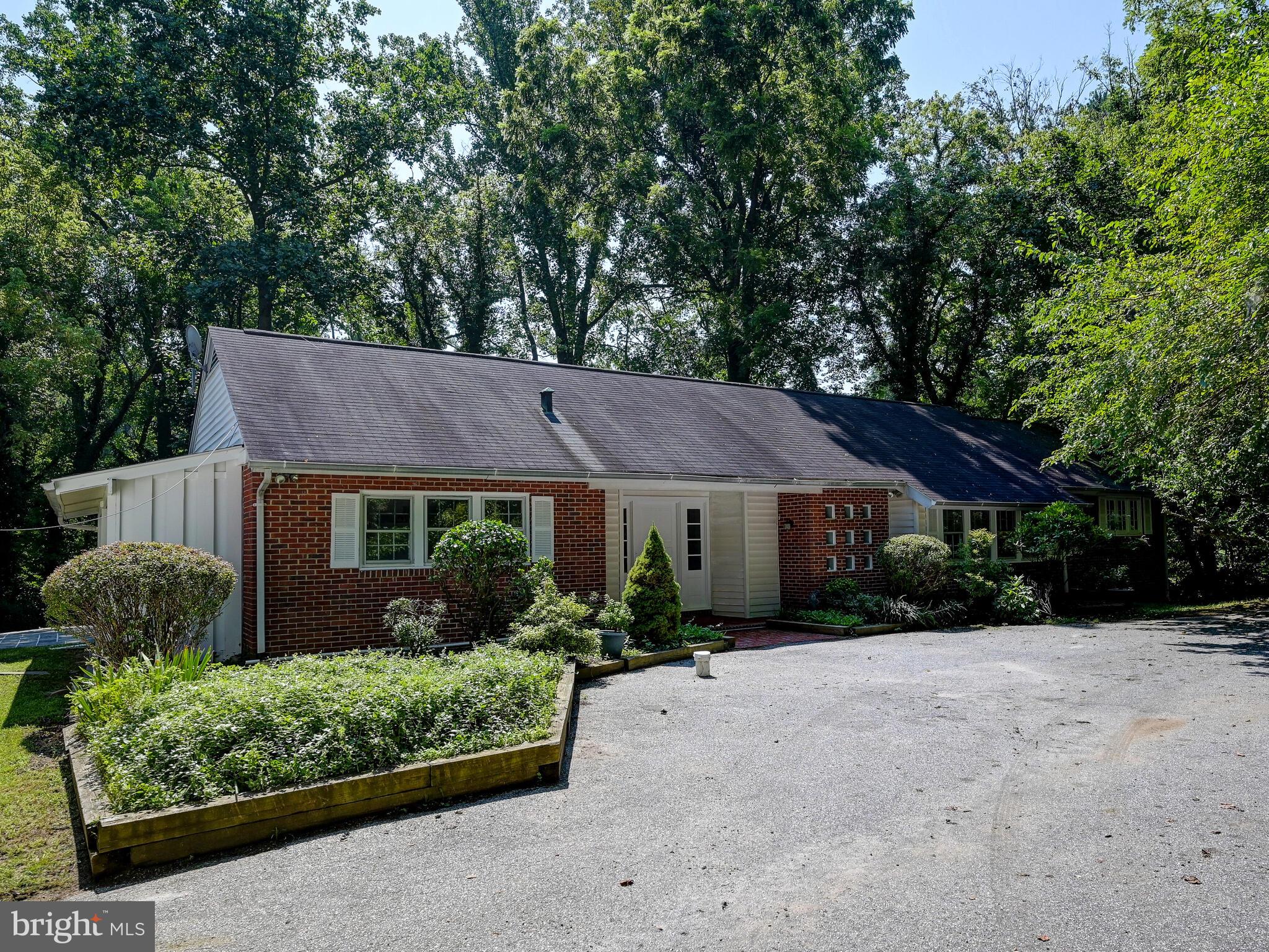 a view of a house with a yard and plants