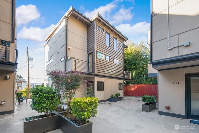 $760,000 | 113 13th Avenue East, Unit B | Capitol Hill