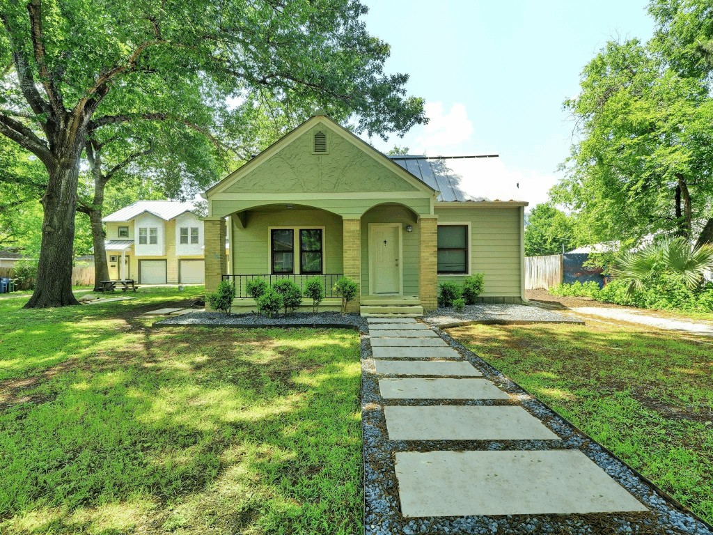 Hyde Park historical and artistic masterpiece with garage apartment.