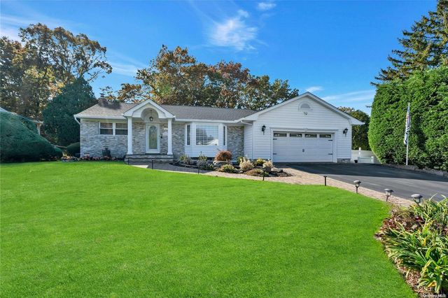 $849,999 | 10 Somers Lane | Commack