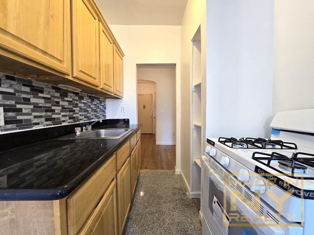 $2,300 | 36-20 Parsons Boulevard, Unit 6B | Downtown Flushing