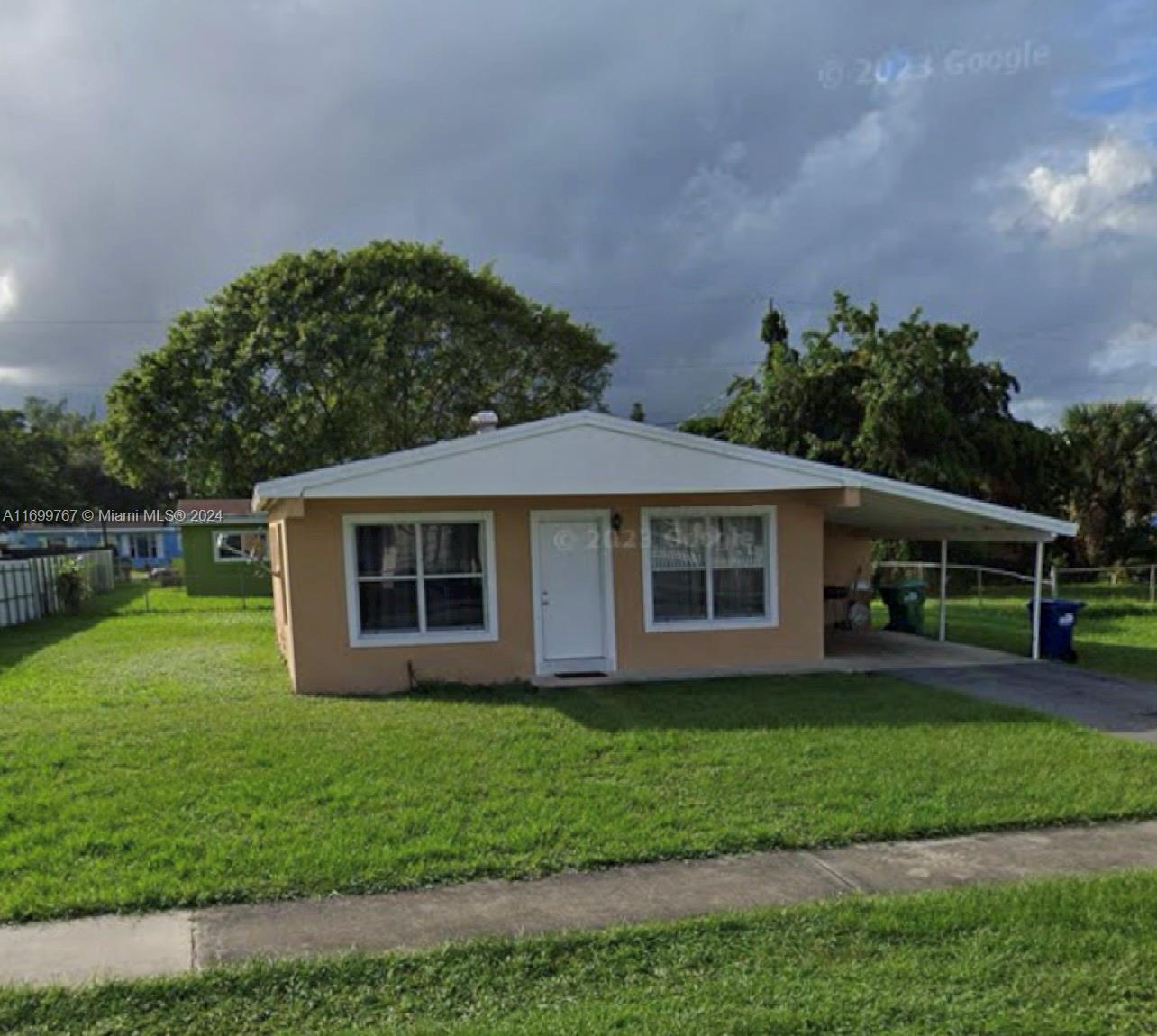 a view of a house with a yard and plants