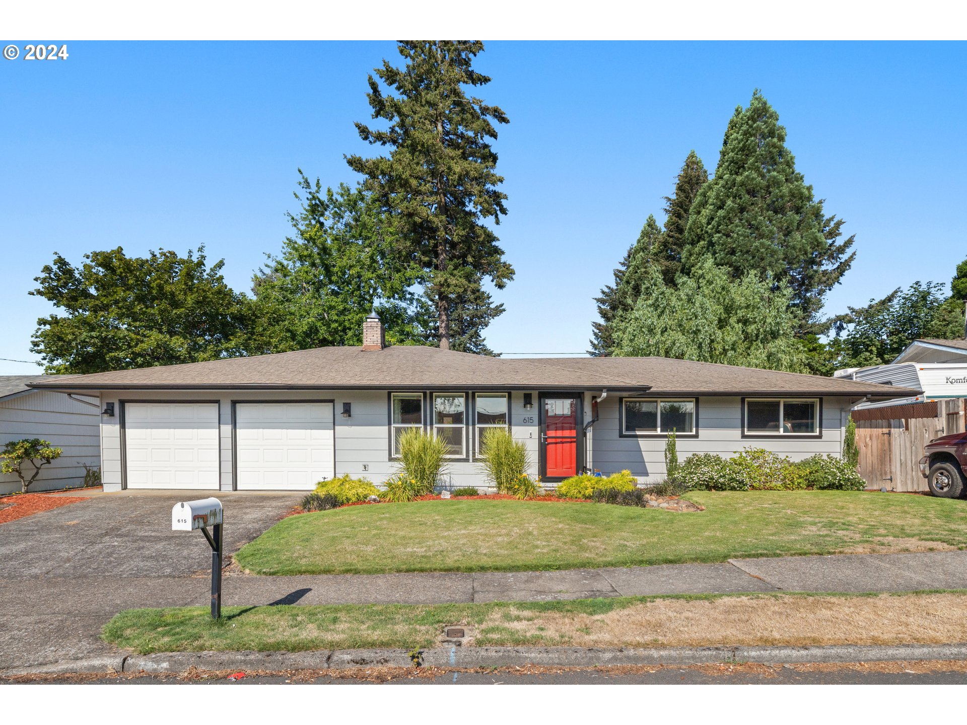 a view front of house with a yard