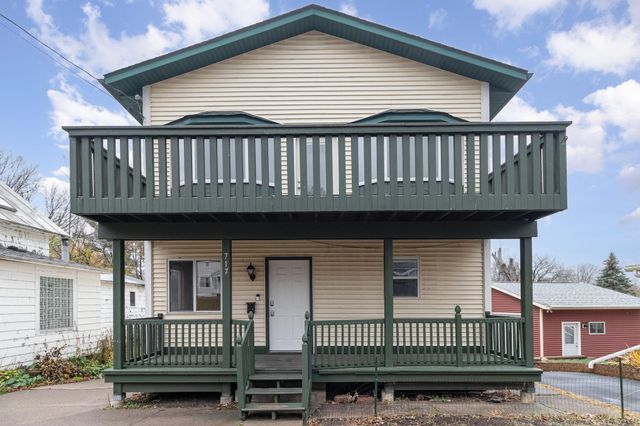 $375,900 | 717 Maple Street West | Sabin's