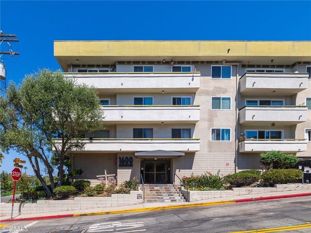 $634,500 | 1600 Ardmore Avenue, Unit 320 | Hermosa Beach Valley