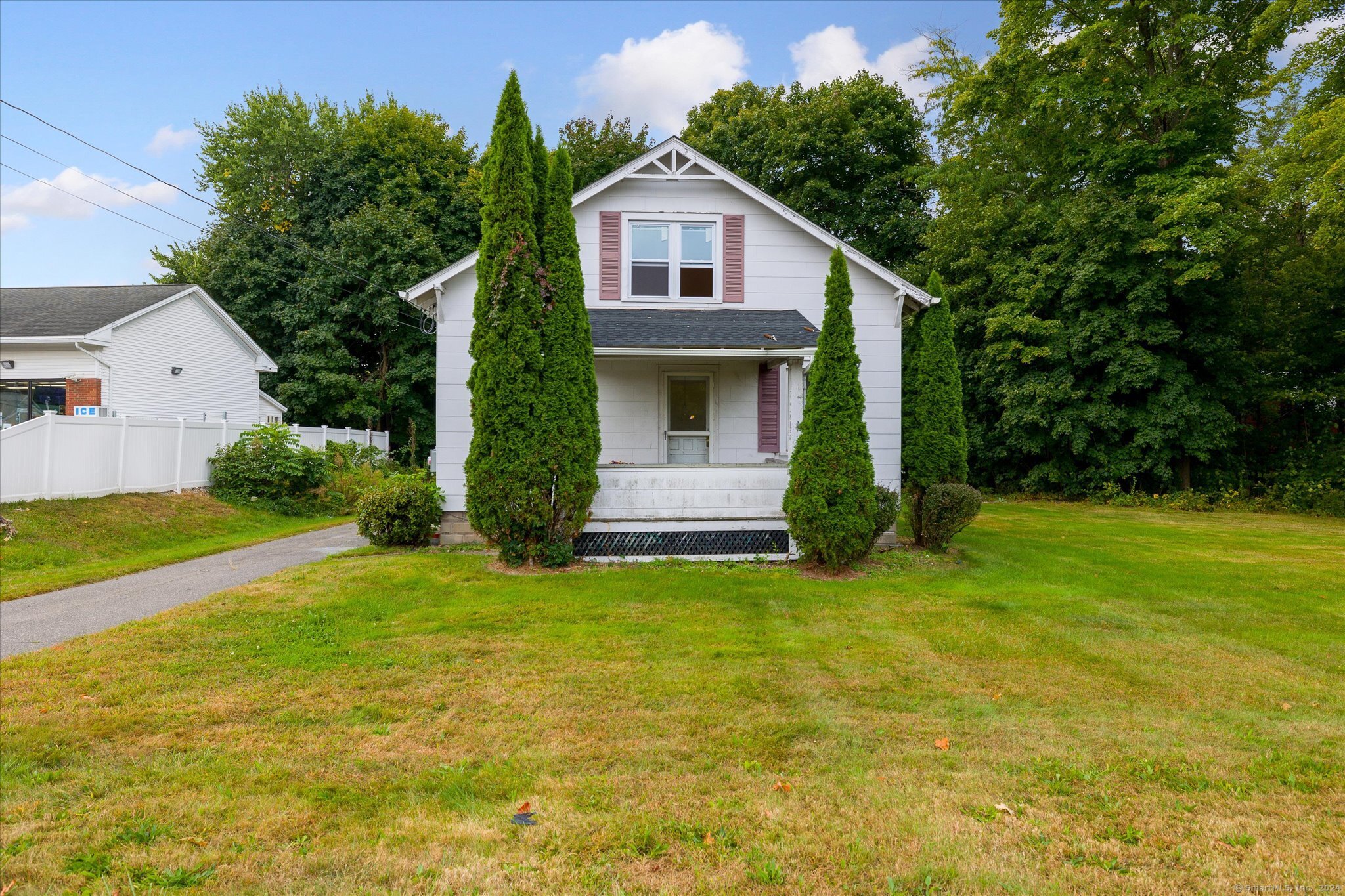 a view of a house with a backyard