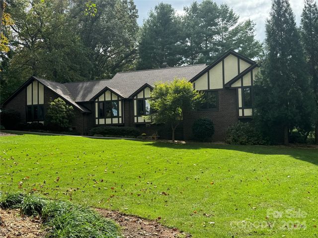 $660,000 | 3603 Golf Drive Northeast | Clines Township - Catawba County