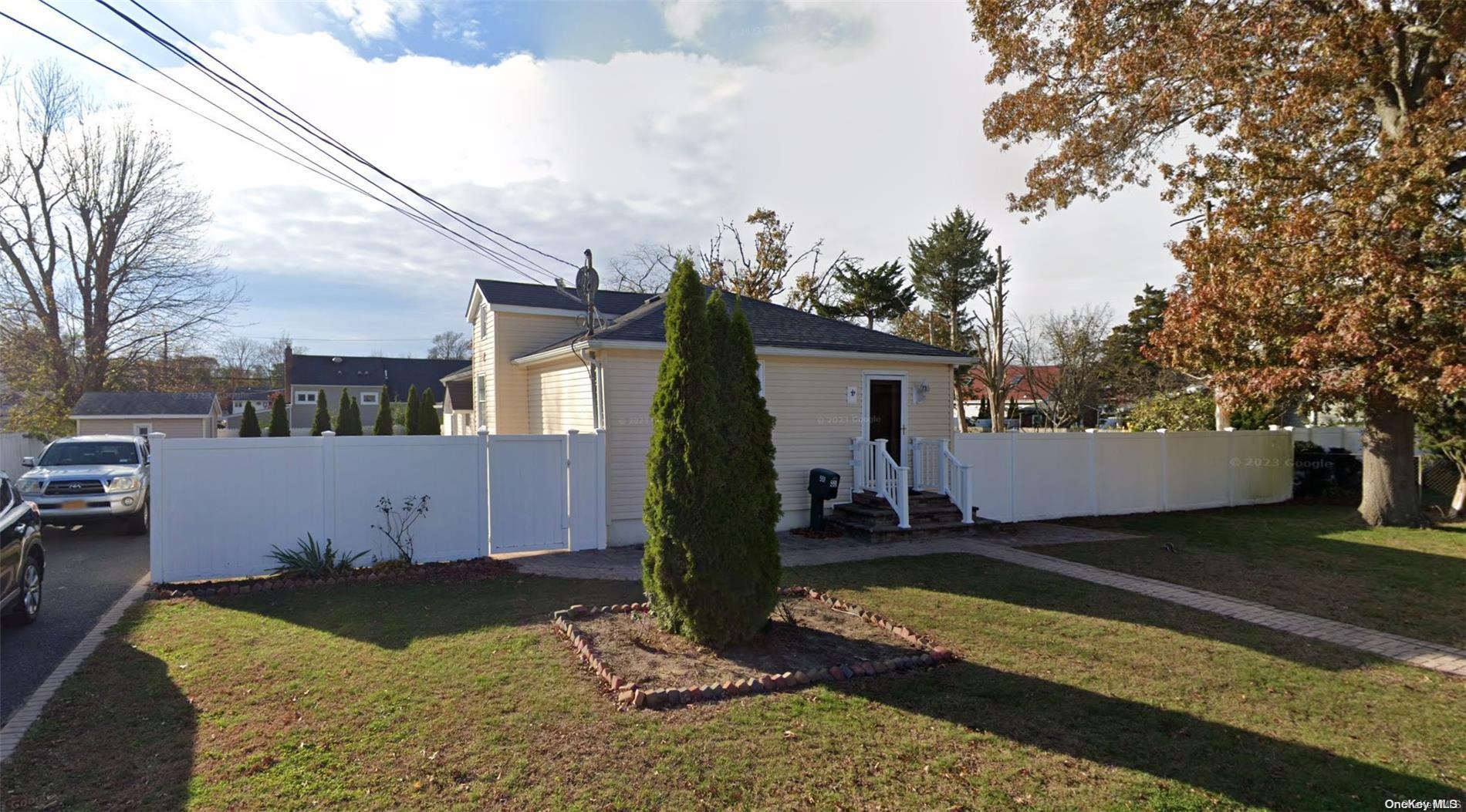 a view of a house with backyard and sitting area