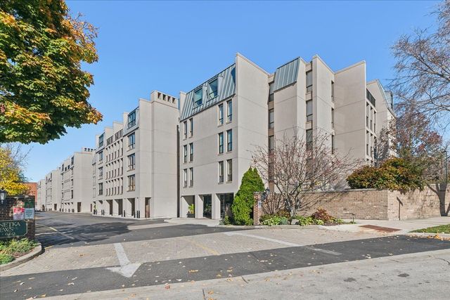 $625,000 | 650 Winnetka Mews, Unit 309 | Winnetka