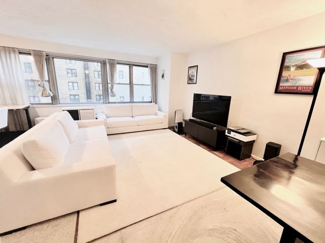 $6,000 | 15 West 72nd Street, Unit 6BB | Upper West Side