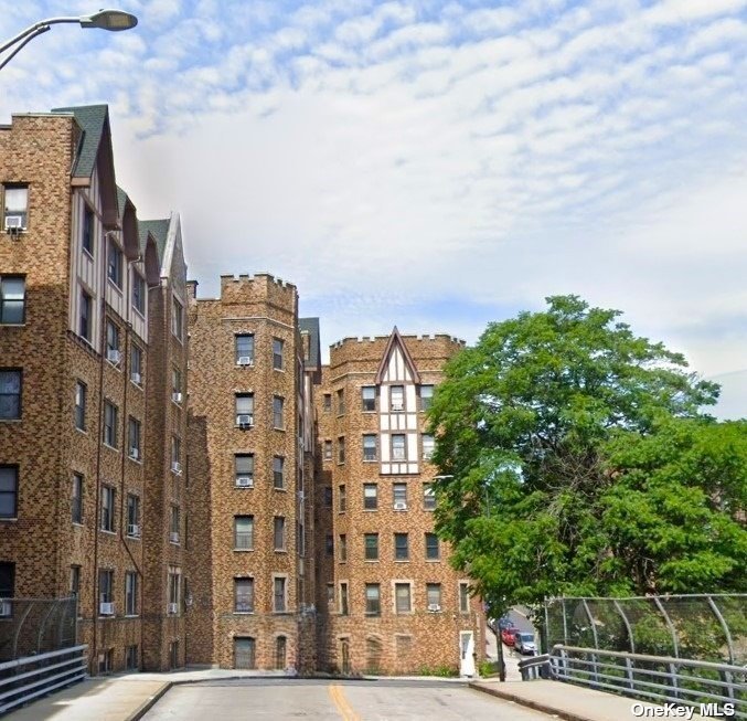 a view of buildings